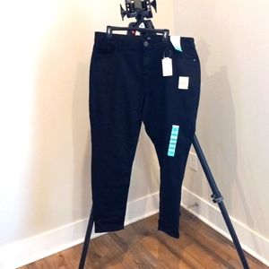 NWT Black Size 20W Skinny Jean w/ Tummy Control.